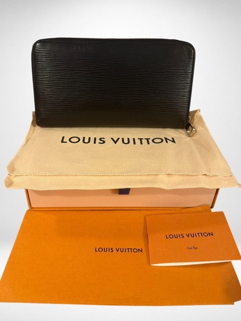 Louis Vuitton Authentic Zippy Wallet Black Epi Leather Travel Organizer - Picture 2 of 16